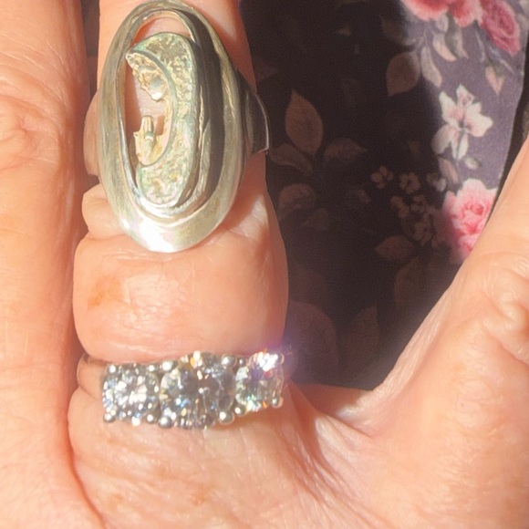 Elegant Gold and Silver Women's Jewelry - Picture 3 of 15